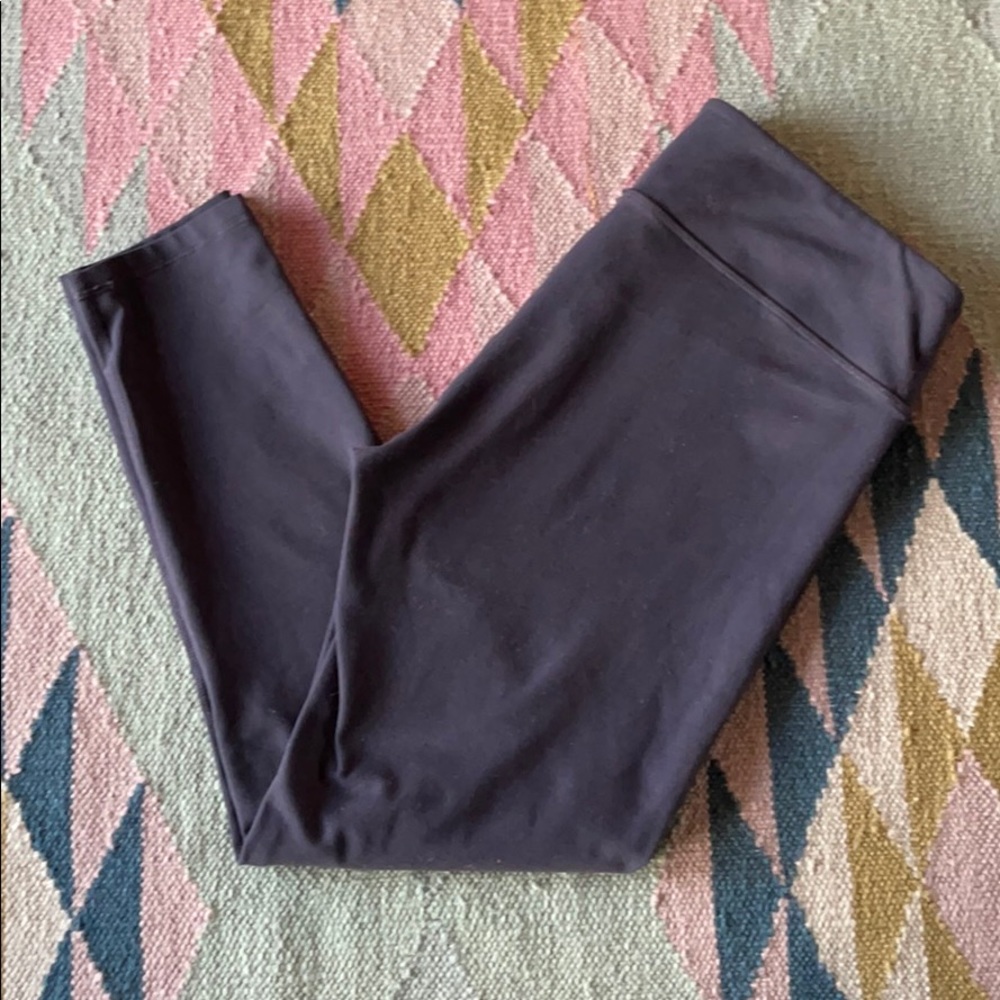Fabletics purple cropped leggings